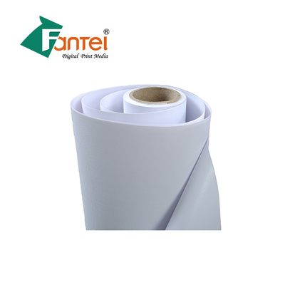 240gsm 7oz 200D * 300D पीवीसी बैनर रोल्स कोल्ड लैमिनेटेड फ्रंटलाइट